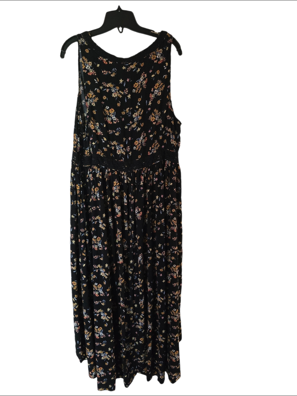 torrid Black Floral High-Low Dress with Cotton Lace Trim - Picture 3 of 9